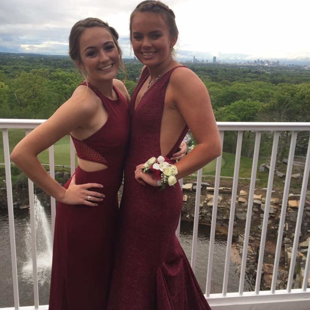 PROM DRESS SIZE 2 - Picture 2 of 3